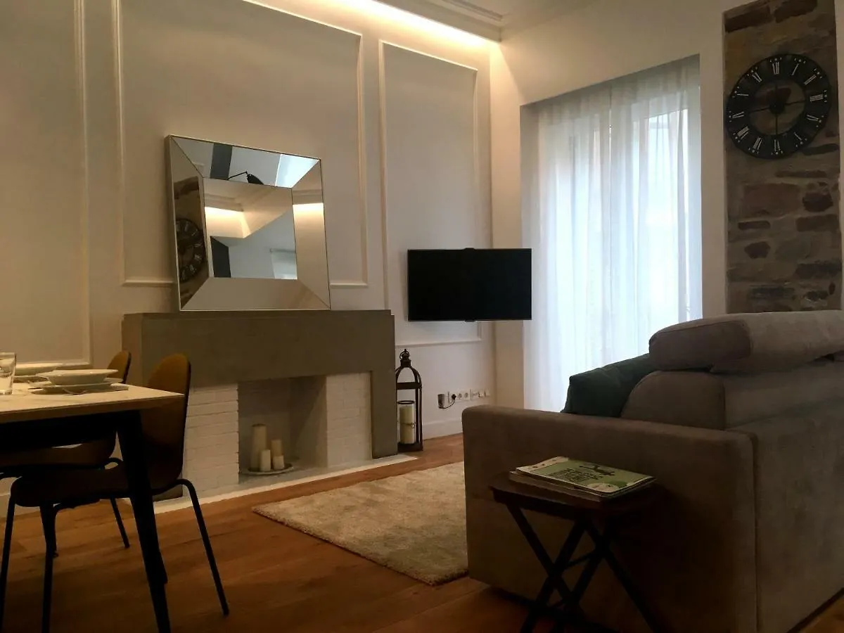 Hondarribi, Lujoso Apartamento En El Centro. contacts